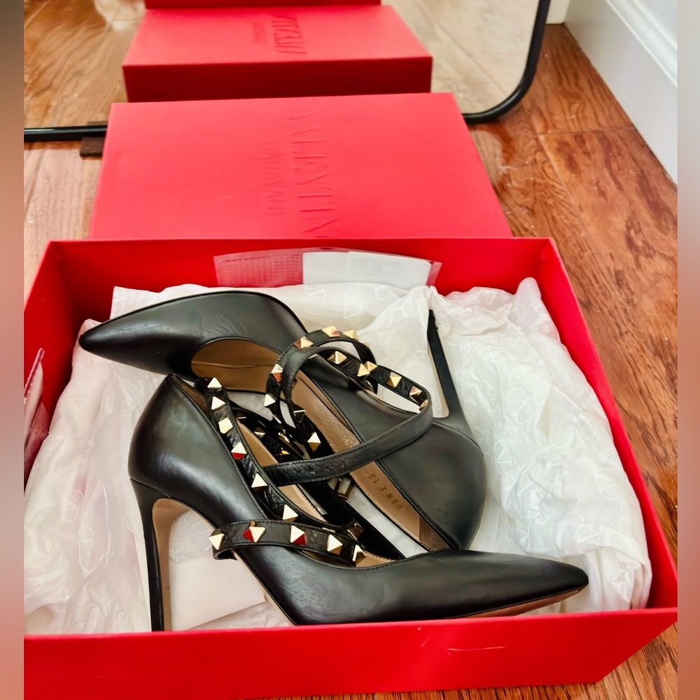 Valentino Black Leather Rockstud Ankle-Strap Pumps . Good condition. Authentic!!